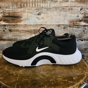 NIKE Womens Trainers Renew In-Season TR 11 Black White Size 9.5